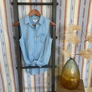 Levi’s button down denim top  Sz S